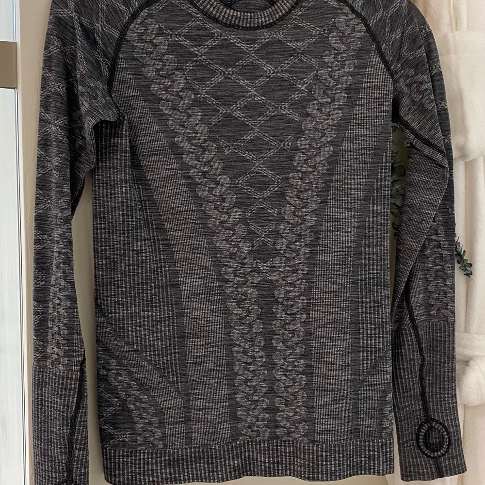 Lululemon top size 2-4